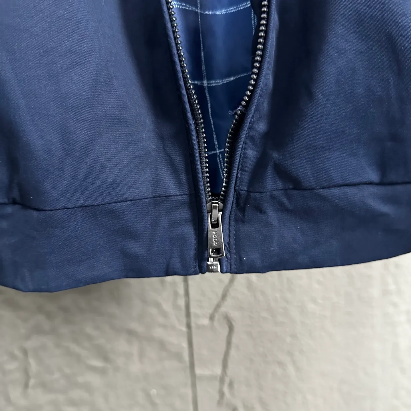 P270 Ralph Lauren/Ralph Lauren classic unisex veteran zipper jacket style number: DJ1897 Recommended by many fashion bloggers, the Harrington jacket's lapel zipper windproof design perfectly blends casual style with street trend elements, making it very suitable for neutral wear. The fabric texture of the jacket is excellent and comfortable to wear. It is a very versatile and trendy jacket. Original development, 100% pure cotton fabric, exquisite embroidery, evergreen style for all seasons, feel free to buy it, retro will never go out of style!  Color: Khaki Navy Black Size: M-XXL M L